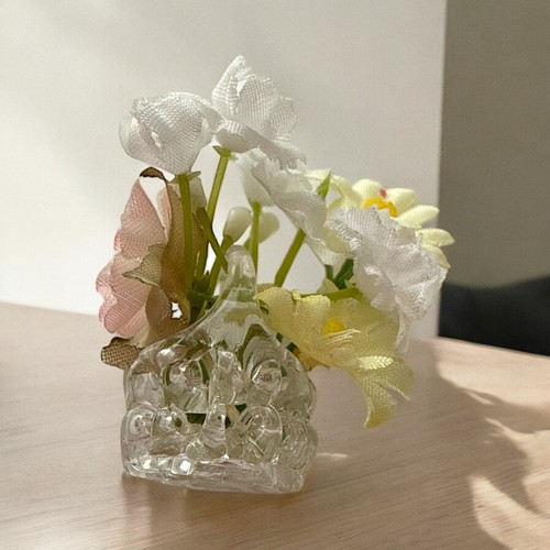 Dollhouse Wood Round Table with 2 Chairs Glass Glass Basket Plant Flowers 1:24 - Picture 7 of 19