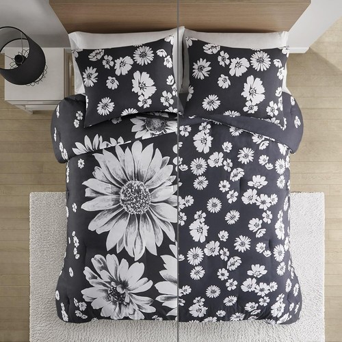 Luxurious Black and White Floral Full/Queen Comforter Set - Machine Washable - Picture 3 of 11