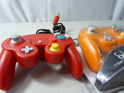 2 Gamecube Controllers Red And Orange - Picture 2 of 5