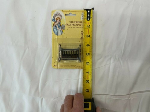 Colección de minituras antiguas Holly Hobbie vintage cuna mecedora #42 - Imagen 4 de 5