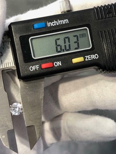 Pendientes de tachuelas redondos de diseño de zafiro blanco de 14 K 2,00 quilates dos veces con espalda - Imagen 6 de 12