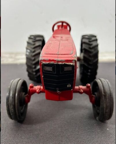 Ertl: Case IH Tractor: Vintage 1988 Hardware Hank: Limited Edition: 1/16 Scale - Picture 2 of 10