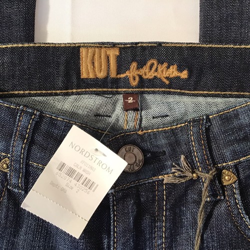 NWT KUT from the Kloth Farrah Baby Bootcut 2 (28x32) Calm Wash Low Rise Denim - Picture 7 of 8