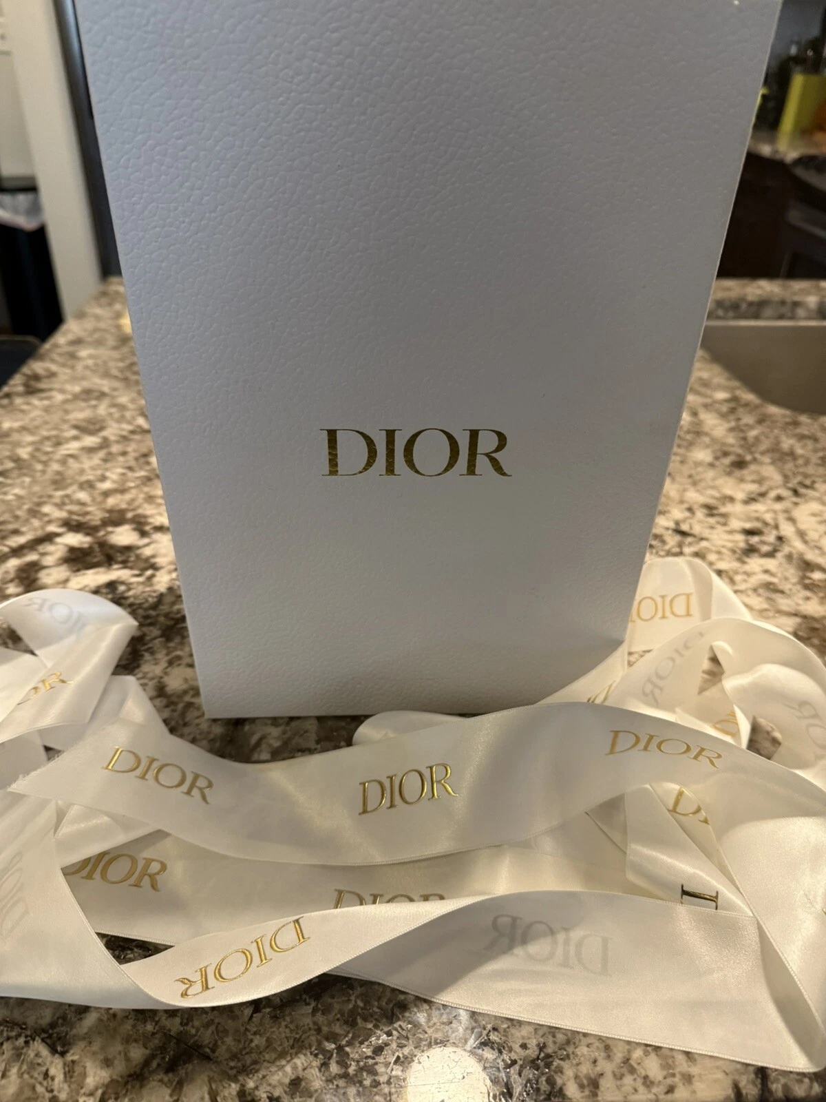 Boîte à chaussures vide Christian Dior + ruban 12 x 8,25 x 4,5