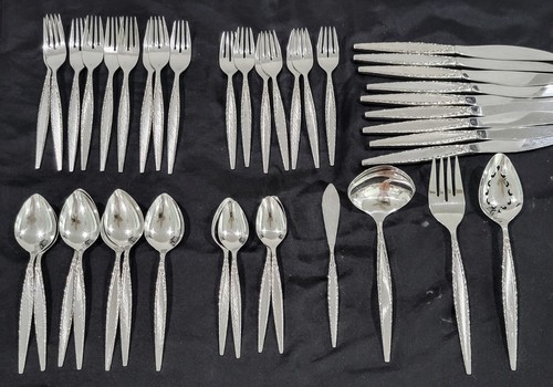 Oneida Community Venetia Flatware Set Of 40 Pieces - Picture 8 of 10