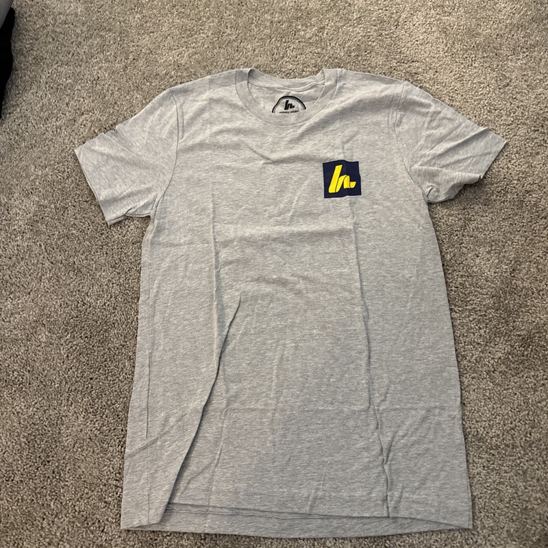 Howie’s Hockey Grey Athletics Tee Tshirt New M Medium