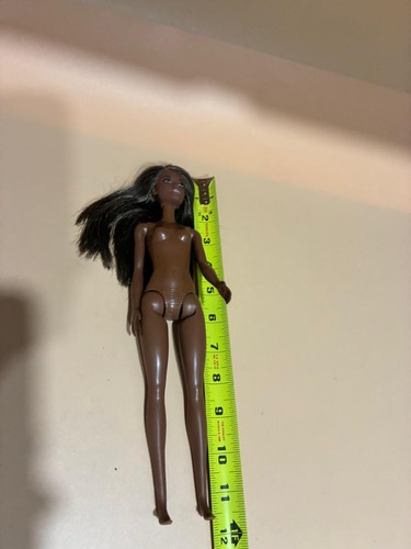 Barbie bambola etnica nuda piedi piatti usata può snell muffa capelli cattivi 2015 - Foto 3 di 12