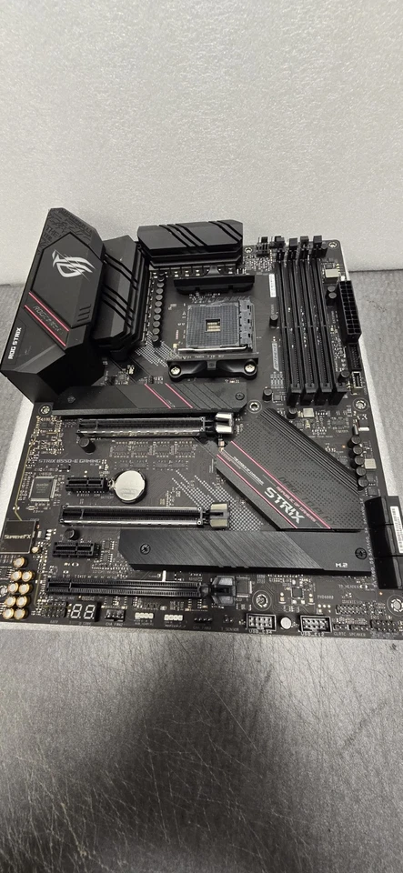ASUS ROG STRIX B550-E GAMING AMD B550 DDR4 Socket AM4 ATX Motherboard - Image 2 of 4