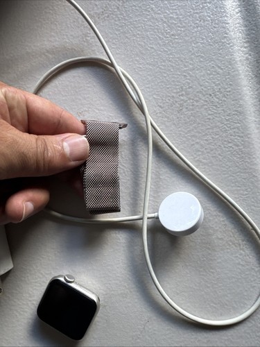 Apple Watch SE (2nd Gen) GPS 40mm Smartwatch w/ After Market milanese loop - Zdjęcie 3 z 10