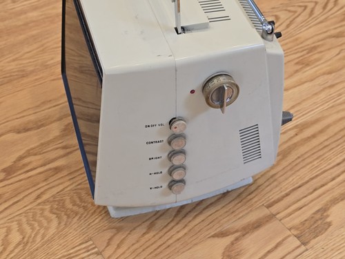 Vintage TV Sears Roebuck 1970s Model 5022 70s Television RARE | Powers On - Picture 2 of 9