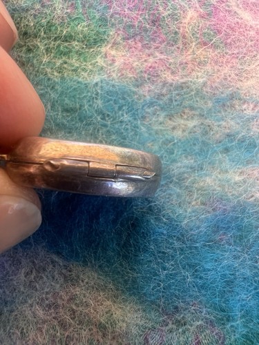 VINTAGE STERLING SILVER 925 OVAL ENGRAVED DESIGN LOCKET PENDANT - Picture 5 of 6