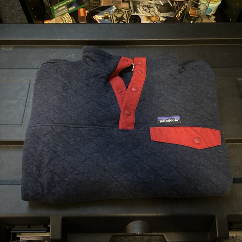 Patagonia Herren Medium Organic Cotton Blend Quilt Snap-T Pullover Navy Blau Rot