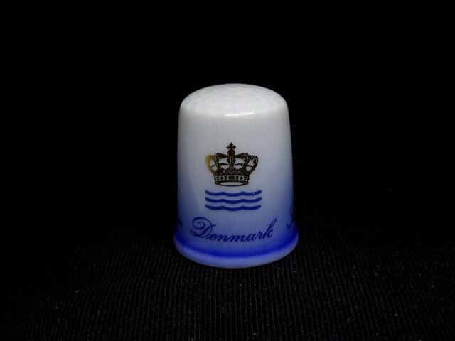 Fingerhut Porzellan Dänemark königliche Manufaktur Royal Copenhagen Porcelain Fingerhut Porzellan Dänemark königliche Manufaktur Royal Copenhagen Porcelain