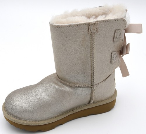 UGG AUSTRALIA ENFANT FILLE CHAUSSURE BOTTES CASUAL ART. K BAILEY BOW II SHIMMER - Photo 1/6