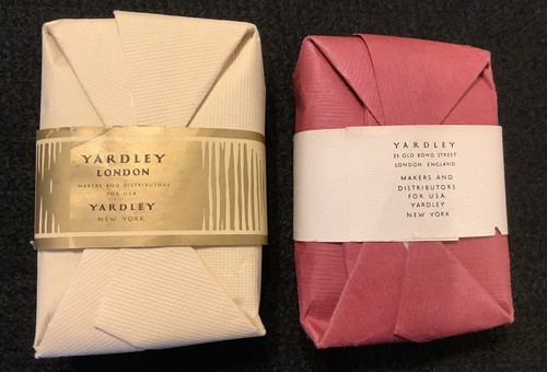 2 saponette vintage Yardley Old English lavanda e rose rosse 3 once da collezione nuove con scatola - Foto 3 di 3