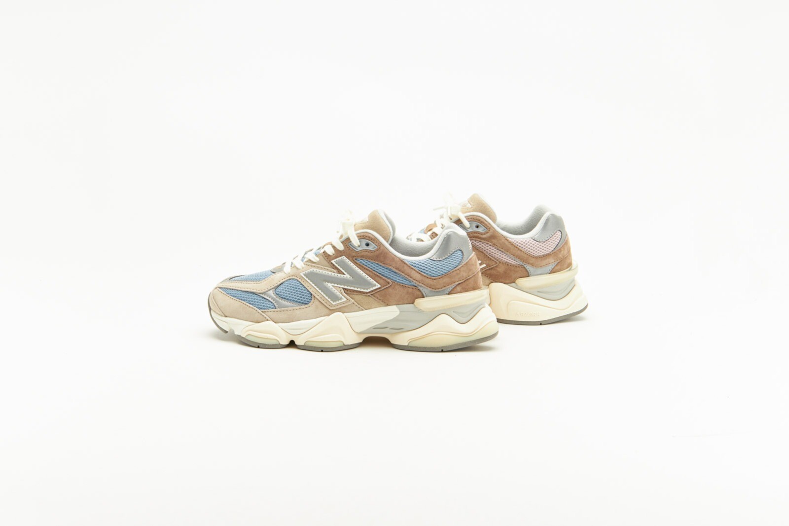 格安SALEスタート! 希少 New Balance GRAY 24cm U9060MUS スニーカー