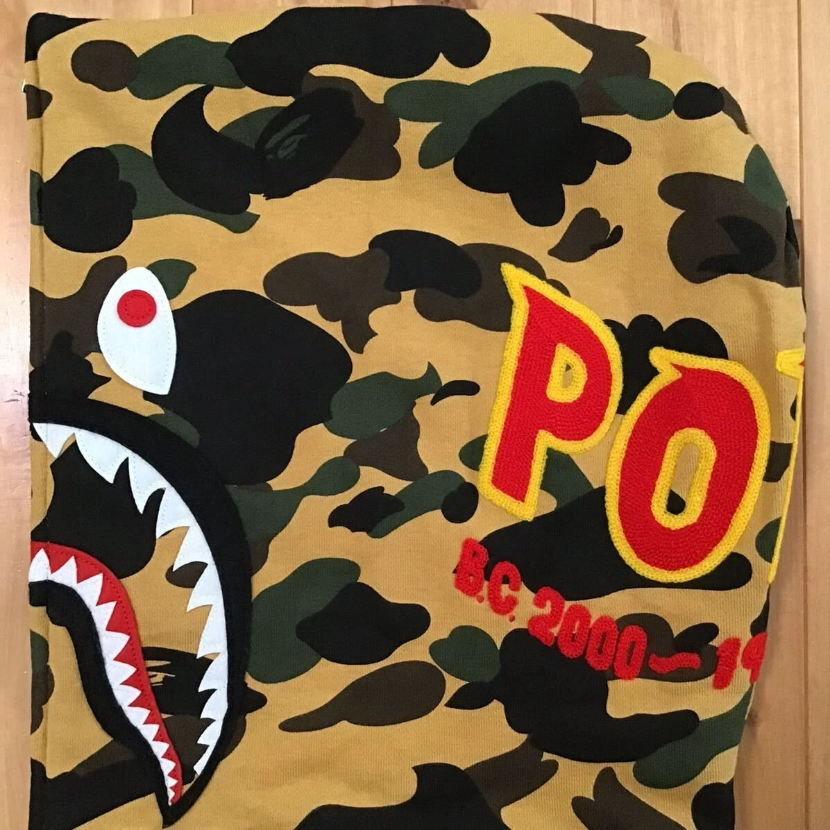 A BATHING APE (BAPE) una scimmia da bagno 1° parka squalo giallo mimetico XXL dal Giappone