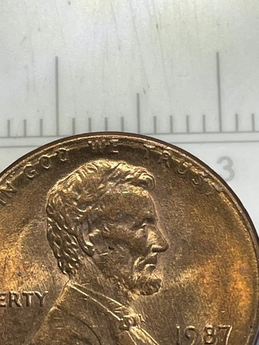 1987-D Lincoln Memorial Penny with Small #8 The Chip/Crack on Obvious #0344 - Picture 2 of 20