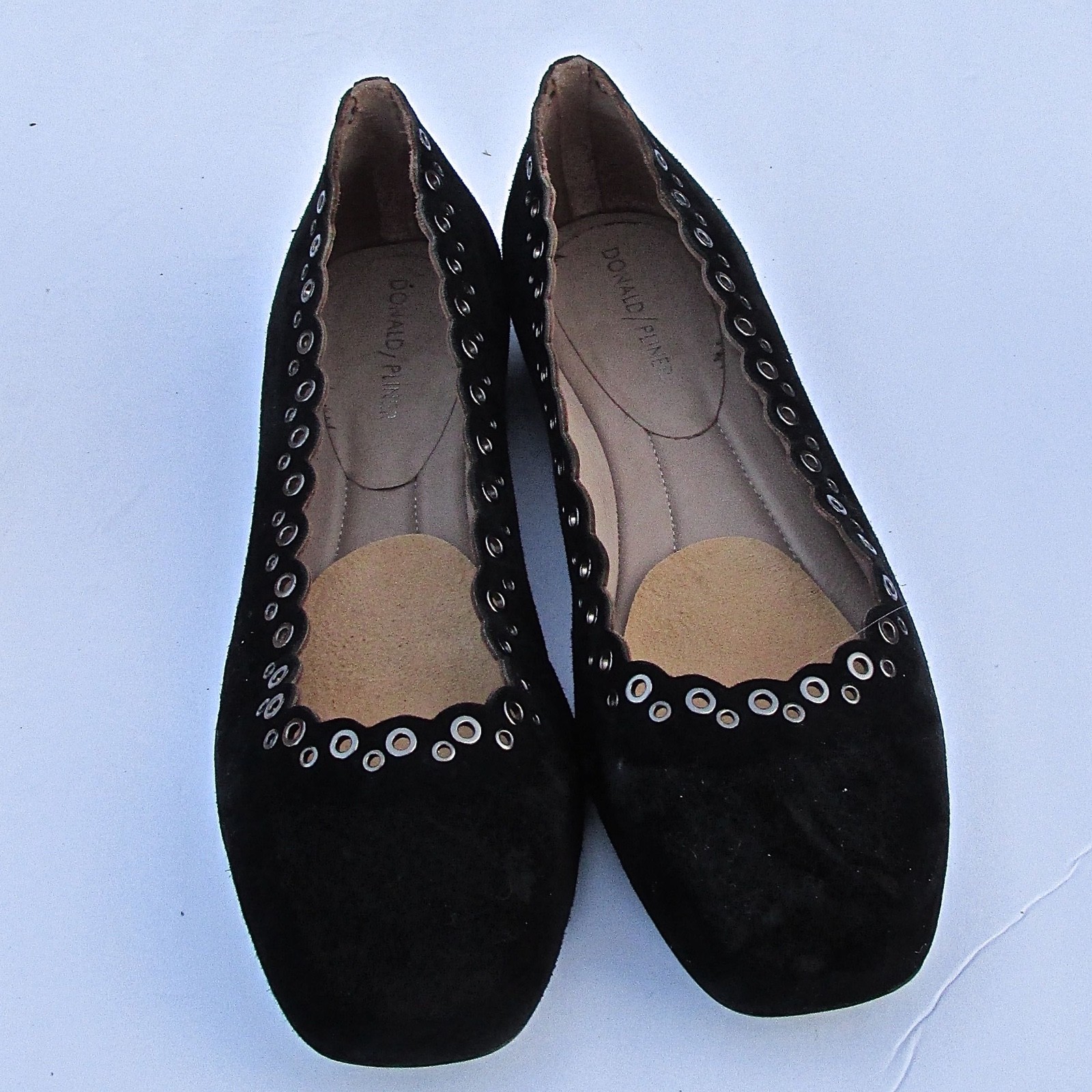 Donald J Pliner Black Ballet Flats with Metallic Edges Model Dana Donald J Pliner Black Ballet Flats with Metallic Edges Model Dana