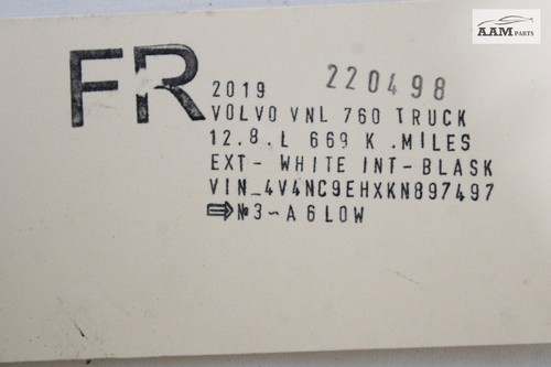 2019-2023 VOLVO VNL 760 D13 FRONT RIGHT SIDE DOOR WINDOW GLASS CHANNEL GUIDE OEM - Picture 4 of 4