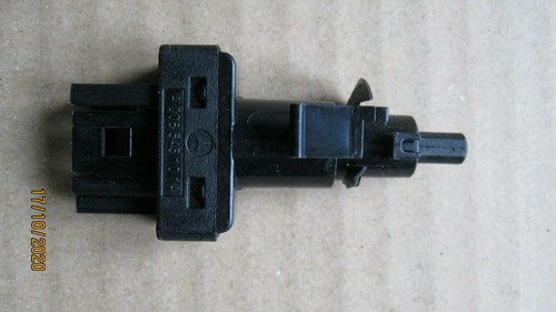 MERCEDES SPRINTER 2013-2017 CLUTCH PEDAL CONTROL SWITCH A0065451014 - Picture 8 of 12