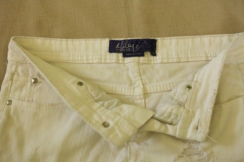 MaxAzria & Miley Cyrus Womens Jr 3 White Distressed Frayed Low Rise Shorts - Picture 4 of 12