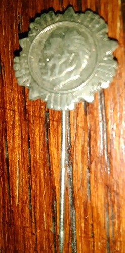 JUGOSLAWIEN EX JUGOSLAW PRÄSIDENT TITO GESICHTSNADEL KOMMUNISTISCHE ÄRA - Bild 1 von 3