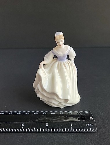 Royal Doulton 1962 "Fair Lady" HN 3216 por Peggie Davies hecho a mano y decorado  - Imagen 10 de 12