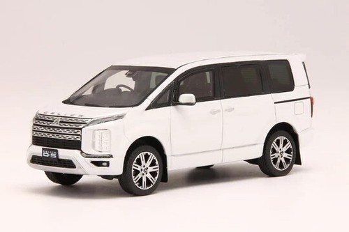 Kyosho 1:43 MITSUBISHI Delica D:5 white diamond Dealer ver. SRG10046W - Picture 2 of 3