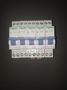 Lot de 5 Disjoncteur 32 A D'clic Schneider 20729
