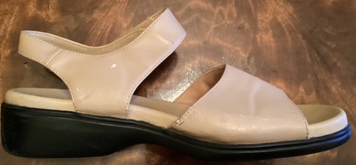 Montego Bay Club WN SZ 9 Beige COMFORT SANDALS STRAPS WEDGE HEEL Non Slip - Picture 5 of 8