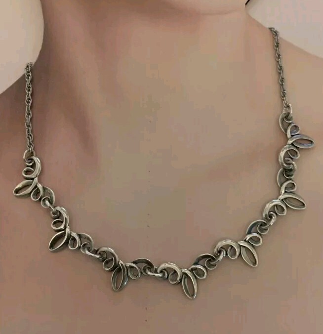 James Avery Sterling Silver Ribbon Loops Necklace 16