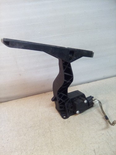 2016 Western Star A01-33220-000 Throttle Pedal - Picture 2 of 4