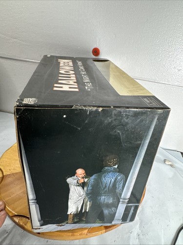 NECA The Night He Came Home Halloween Michael Myers And Dr Loomis Set NEW Bks - Picture 6 of 6