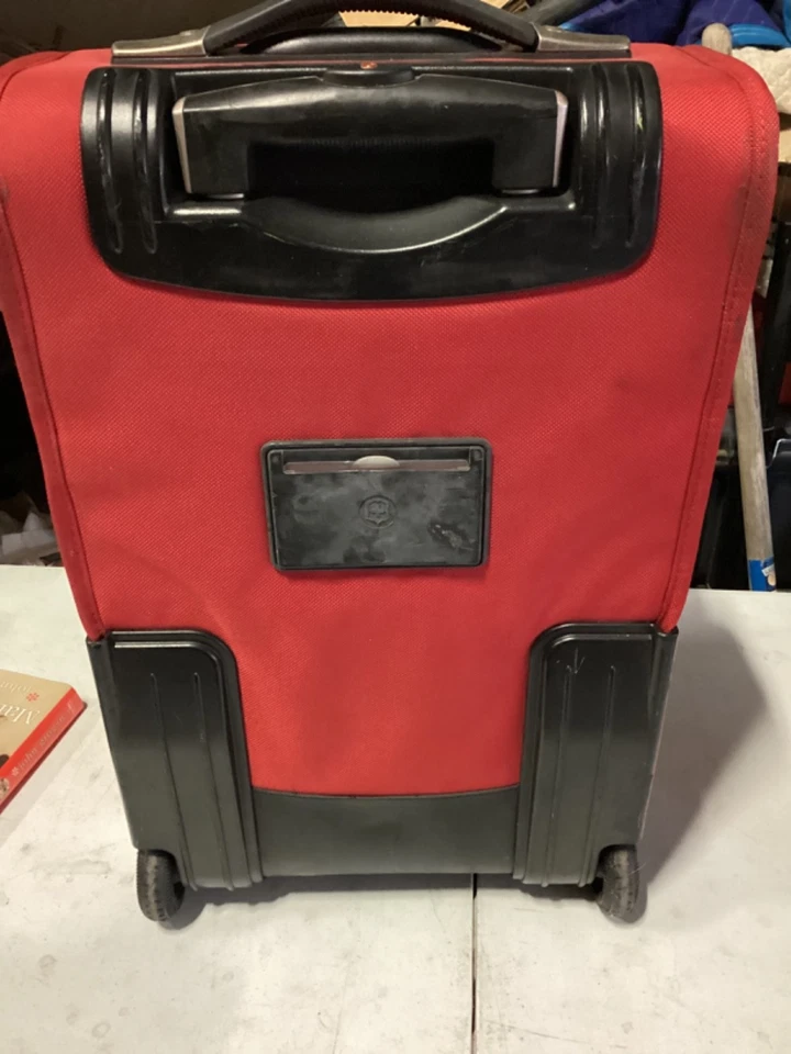 "Maleta de mano Victorinox 22"" vertical expandible con ruedas roja buen estado" Foto 4 de 4