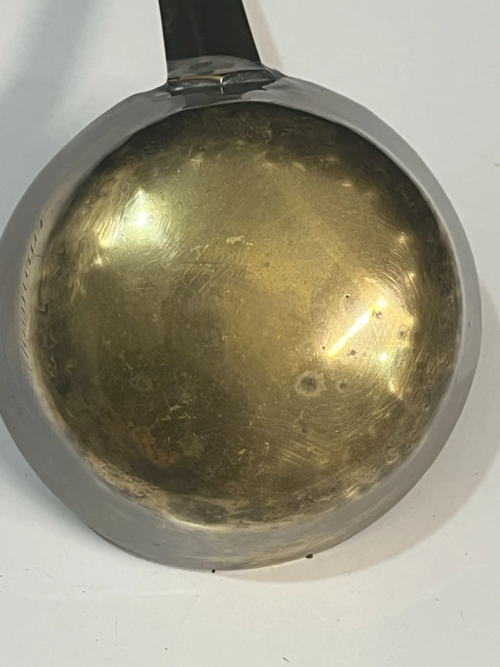 Louche ancienne en laiton – Objet vintage de cuisine – Manche décoré - Photo 4/4