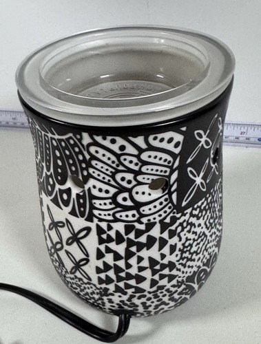MODERN TRIBAL Scentsy Warmer, Full Size Black & White WORKS - Picture 5 of 6