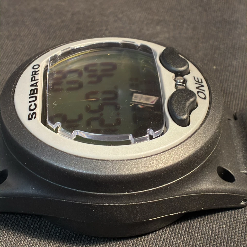 Scubapro Aladin ONE Matrix Dive Computer. Pre owned. Working. Good condition. - Image 4 of 4