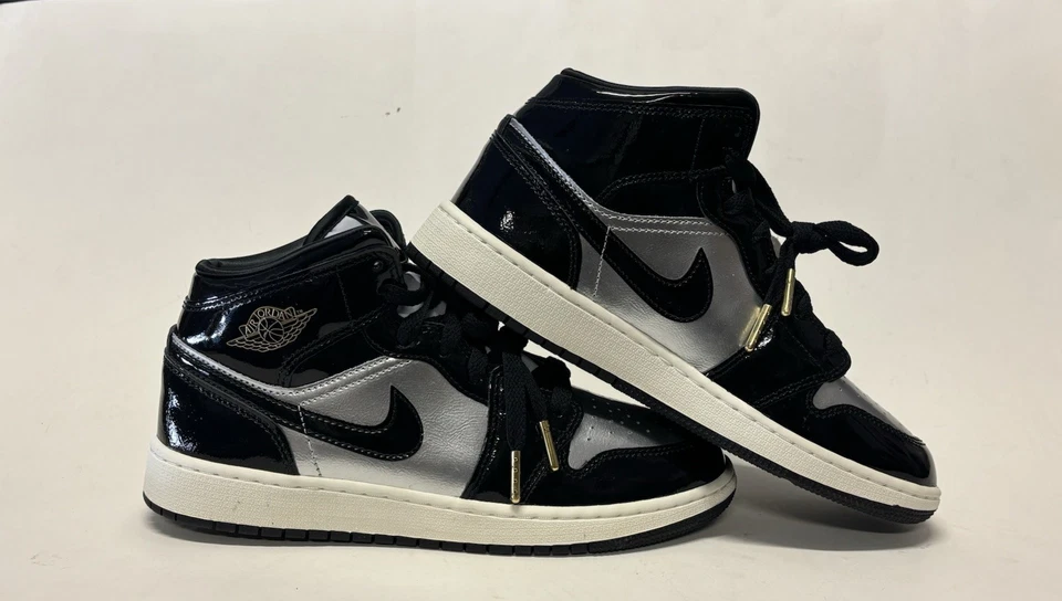 Zapatos para hombre Air Jordan 1 Mid SE (GS) grandes para niños negros/plateados metálicos talla 7 Foto 3 de 4