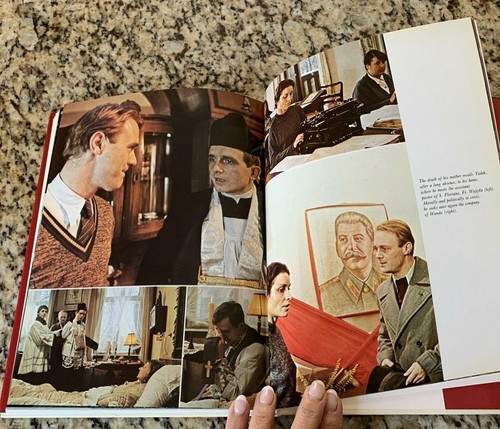 A. Kijowski, J. J. Szczepanski, V. Levi FROM A FAR COUNTRY : The Story of Karol - Bild 6 von 9