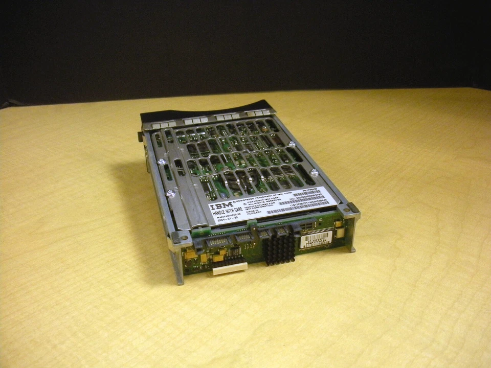 IBM 24P3717 72GB 10K 3.5in SSA Hard Drive - Image 3 of 4