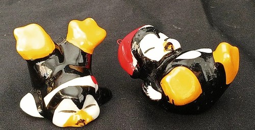 2 Pingüinos Mini Alegres Adornos de Cerámica de Navidad De Colección  - Imagen 2 de 6