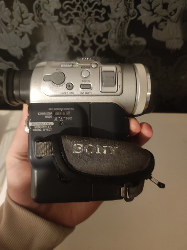Digitale Video Kamera Sony DCR-PC110E - Bild 3 von 6