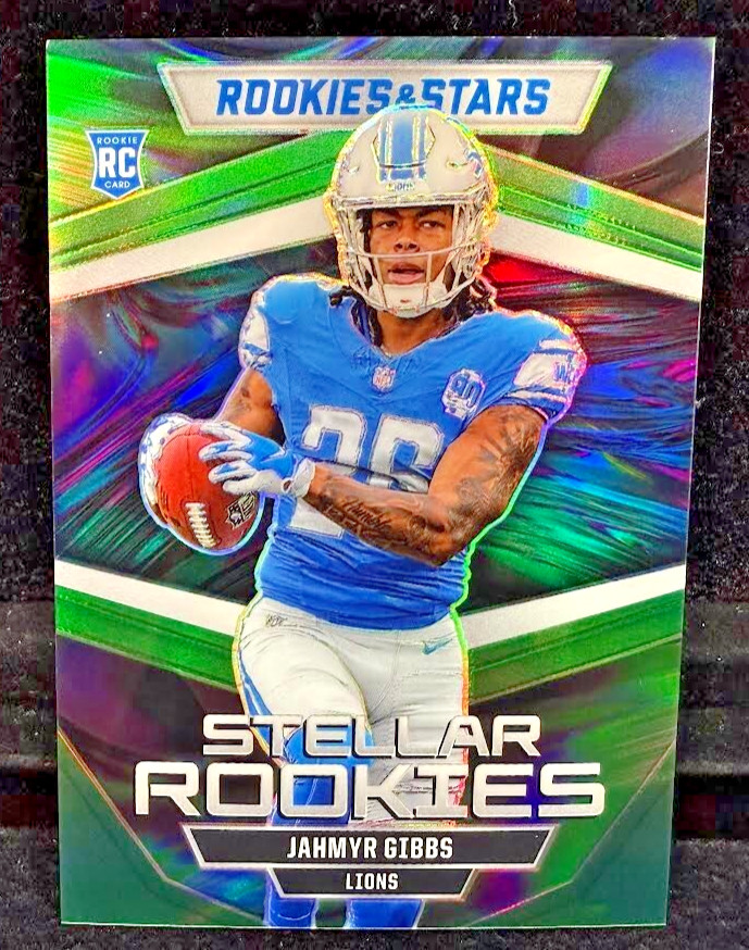 🔥1/5!! 2023 ROOKIES & STARS GREEN STELLAR ROOKIES JAHMYR GIBBS RC SSP LIONS 🔥