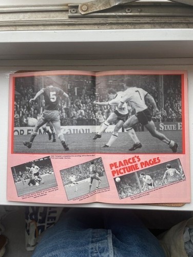 Fulham v Chelsea Canon League Division 2 Programme 8/10/83 - Picture 3 of 4