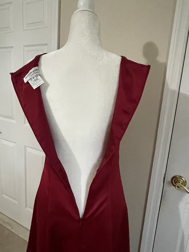Betsy & Adam Red Gown Prom Holiday Formal High Neck Sz 4 EUC - Picture 9 of 10