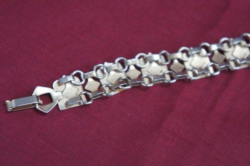 Vintage Flexible Enameled BRACELET - 9 shields or crests of France 7 1/4" - Picture 6 of 7