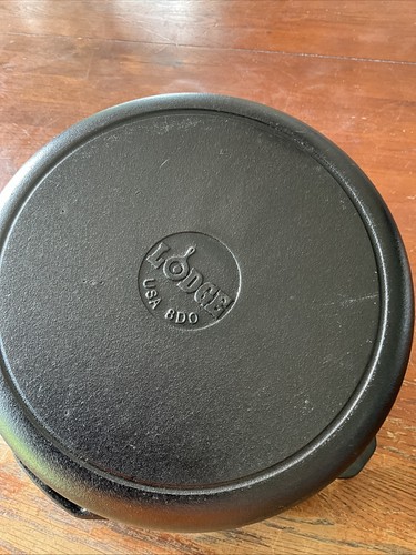 New Lodge 10 1/4 inch Cast Iron Dutch Oven 8 DO W/ Drip Lid Made in USA - Picture 6 of 6