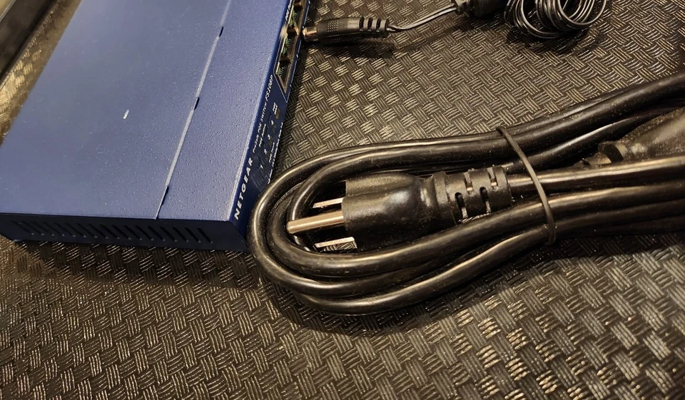 Netgear ProSafeFS108Pv3 8 Port Switch 10/100Mbps  W/ 4 PoE Ports + 4 Non-PoE - Image 4 of 4