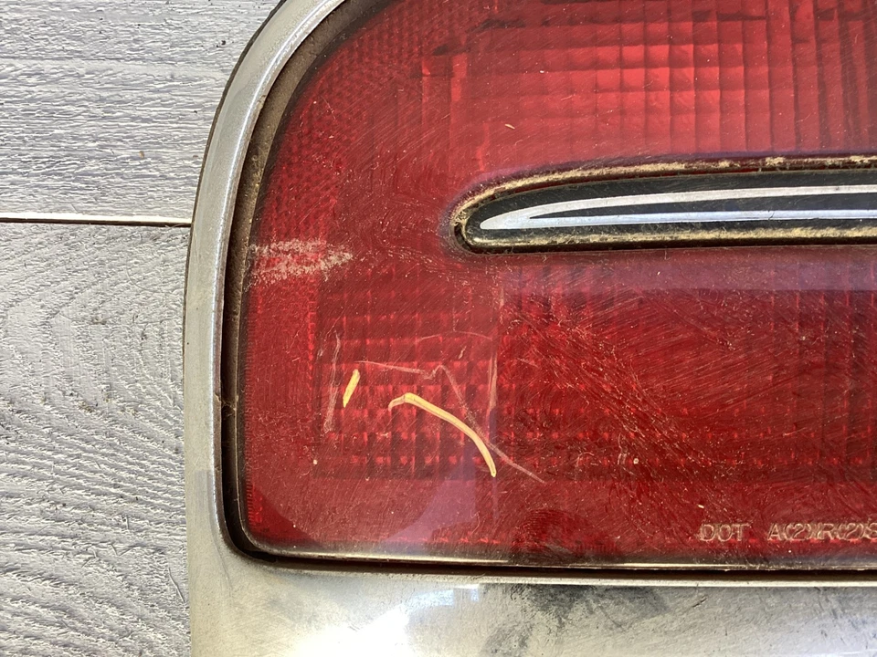 1991-1996 Buick Park Avenue Rear Tail Light Panel Assembly 16513360 OEM Foto 4 de 4